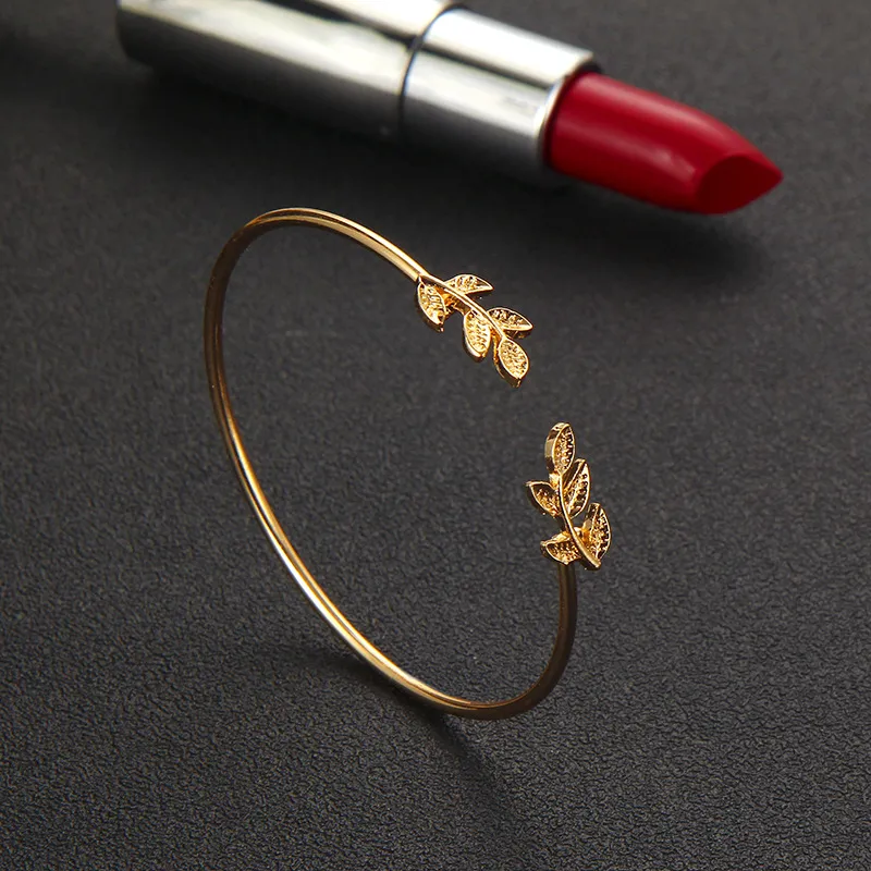 New Trendy Fashionable 4Pcs/ Set Women Simple Design Gold Plated Chain Bracelet for Girls Simple Stylish / Bracelets for Women New Collection thumbnail 3