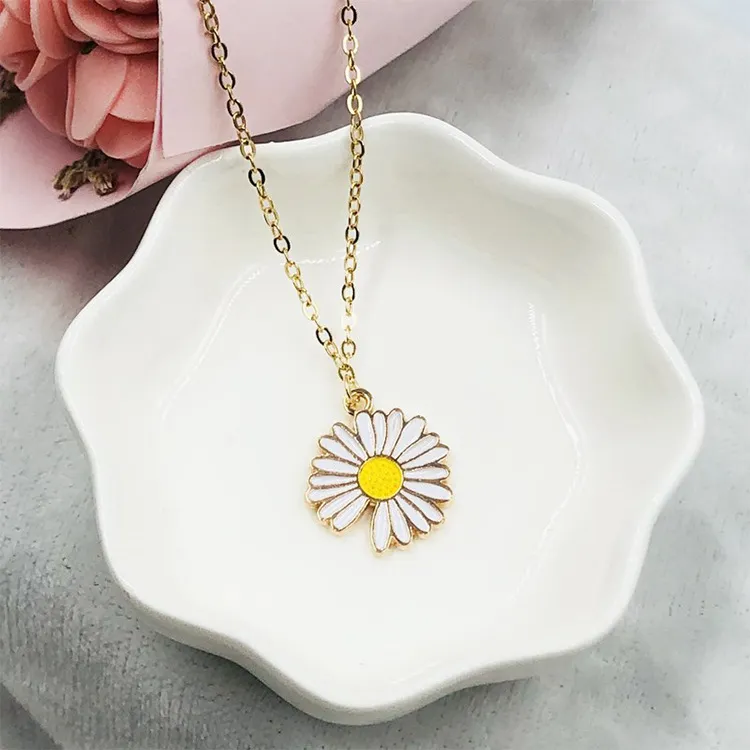 Cute Trendy Daisy Necklace Sun Flower Necklaces for Girls Simple Stylish - Flower Jewelry Dainty Chain Necklace for Women New Collection - Pendant Necklace for Girls Stylish thumbnail 3