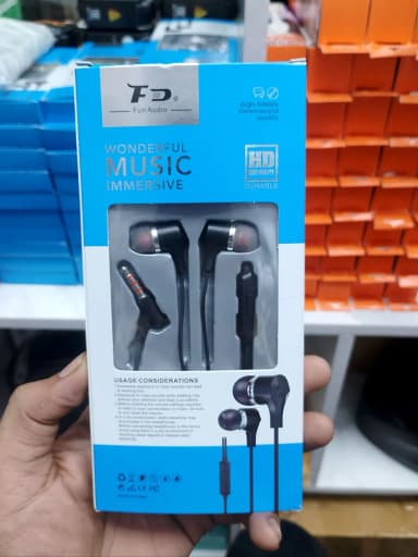 FD D18 Stereo earphone with Mic High Fidelity Powerful Bass Earphones
