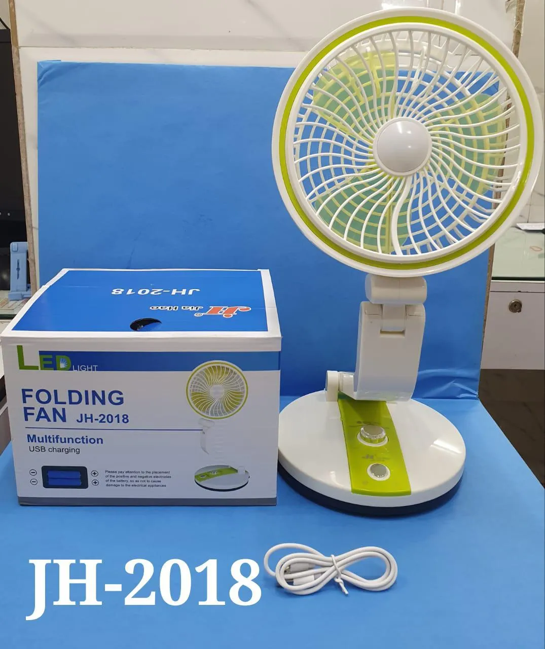 Rechargeable Mini 360 Degree Folding Table Lamp Built In Battery Desktop Fan Desk Light USB Rechargeable Folding Fan with LED Light thumbnail 4