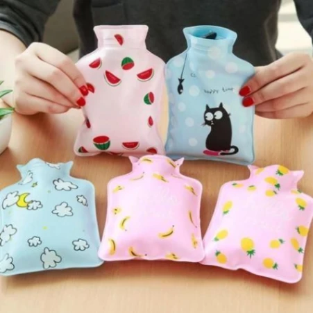 গরম পানির সেক দেওয়ার ব্যাগ।
জয়েন্ট এর ব্যাথায় সেক দেওয়ার জন্য খুবই উপকারী। Mini Hot Water Heater Bag 1