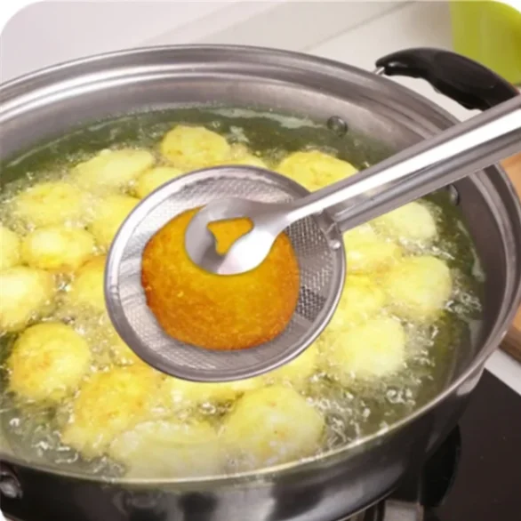 Stainless Steel Filter Spoon with Clip Food Kitchen Oil-Frying Multi-Functional BBQ Filter Clamp Strainer Kitchen Tools (Oil Filter Tongs) 2