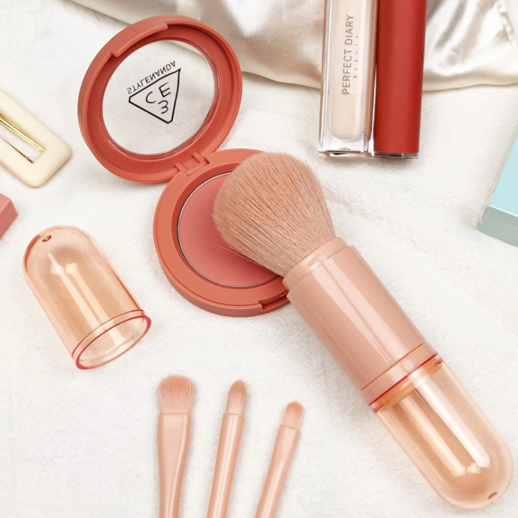 4 in 1 Makeup Brush Set, Professional Cosmetic Makeup Brushes-use Retractable Mini Facial Makeup Tool 3