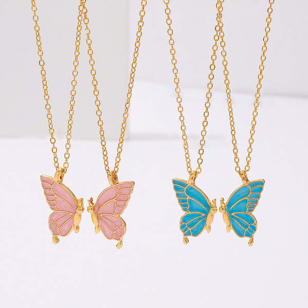 Trendy 2 Pcs/set Butterfly Necklace for Couple Gift - Butterfly Pendant Card Necklaces for Girls Simple Stylish - Chain Necklace for Women New Collection - Gifts for Best Friend.